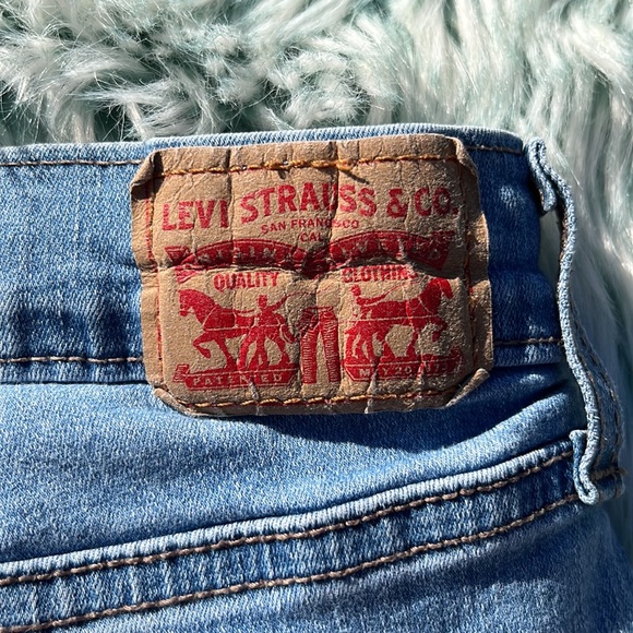 MID LENGTH WOMEN'S SHORTS - Picture 3 of 8